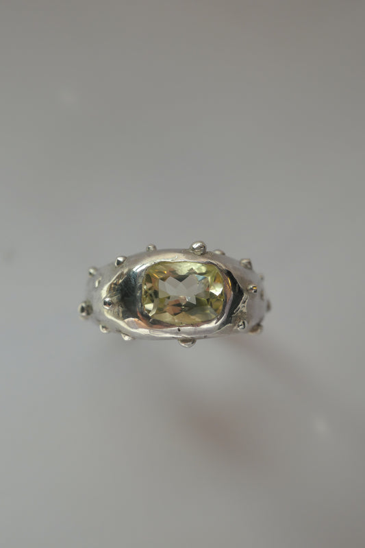 Opia Ring