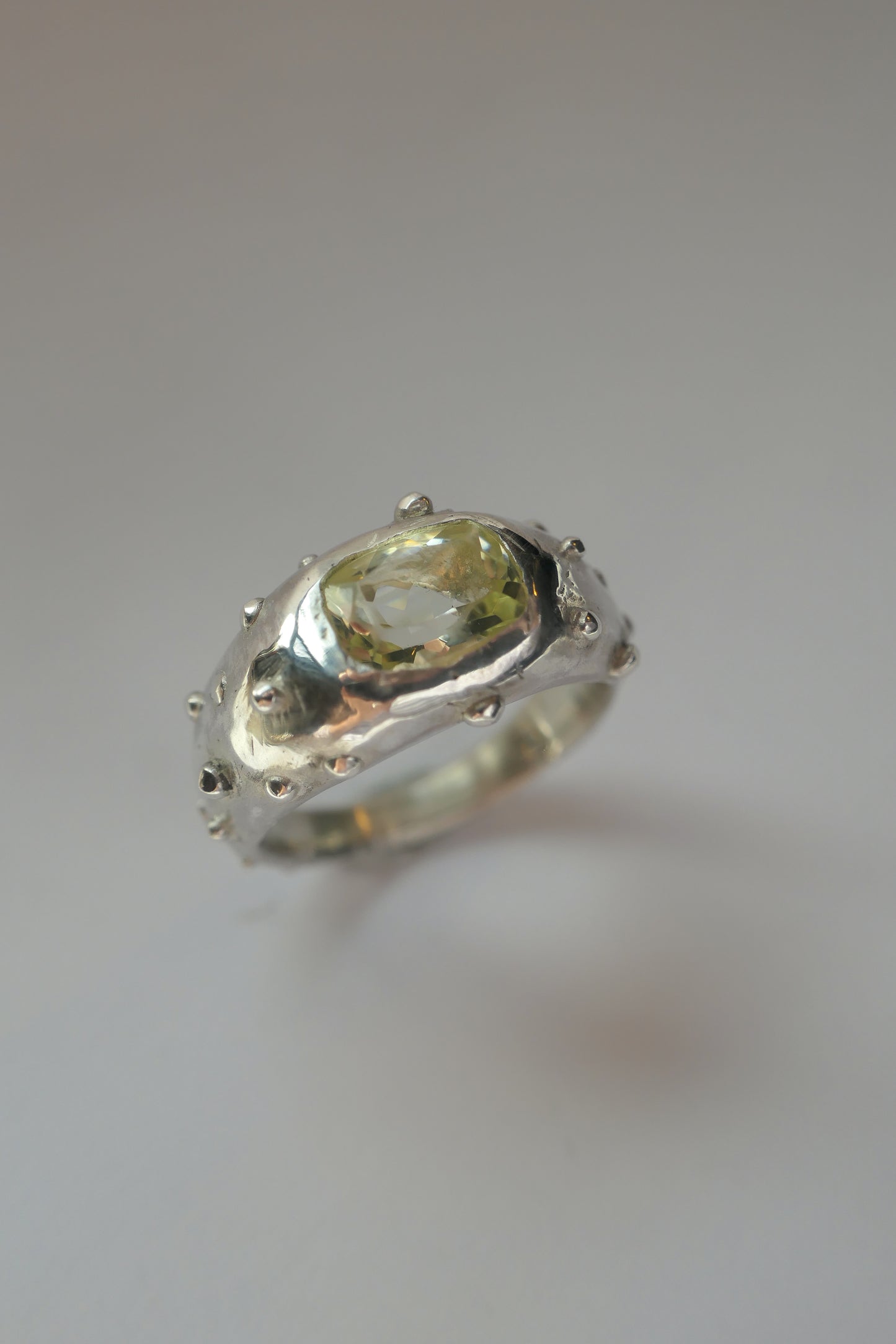 Opia Ring