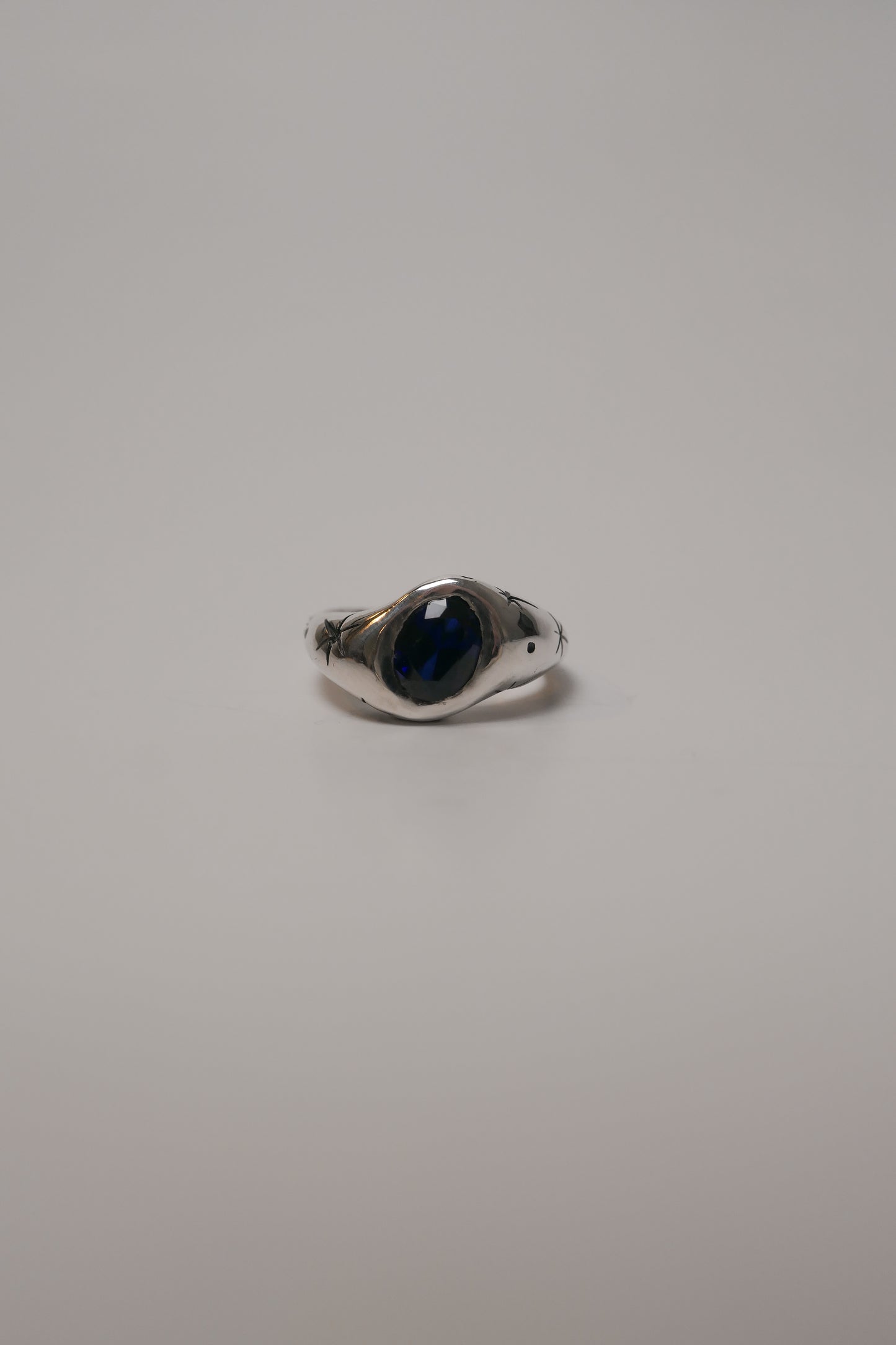 Petit Nocturne Ring