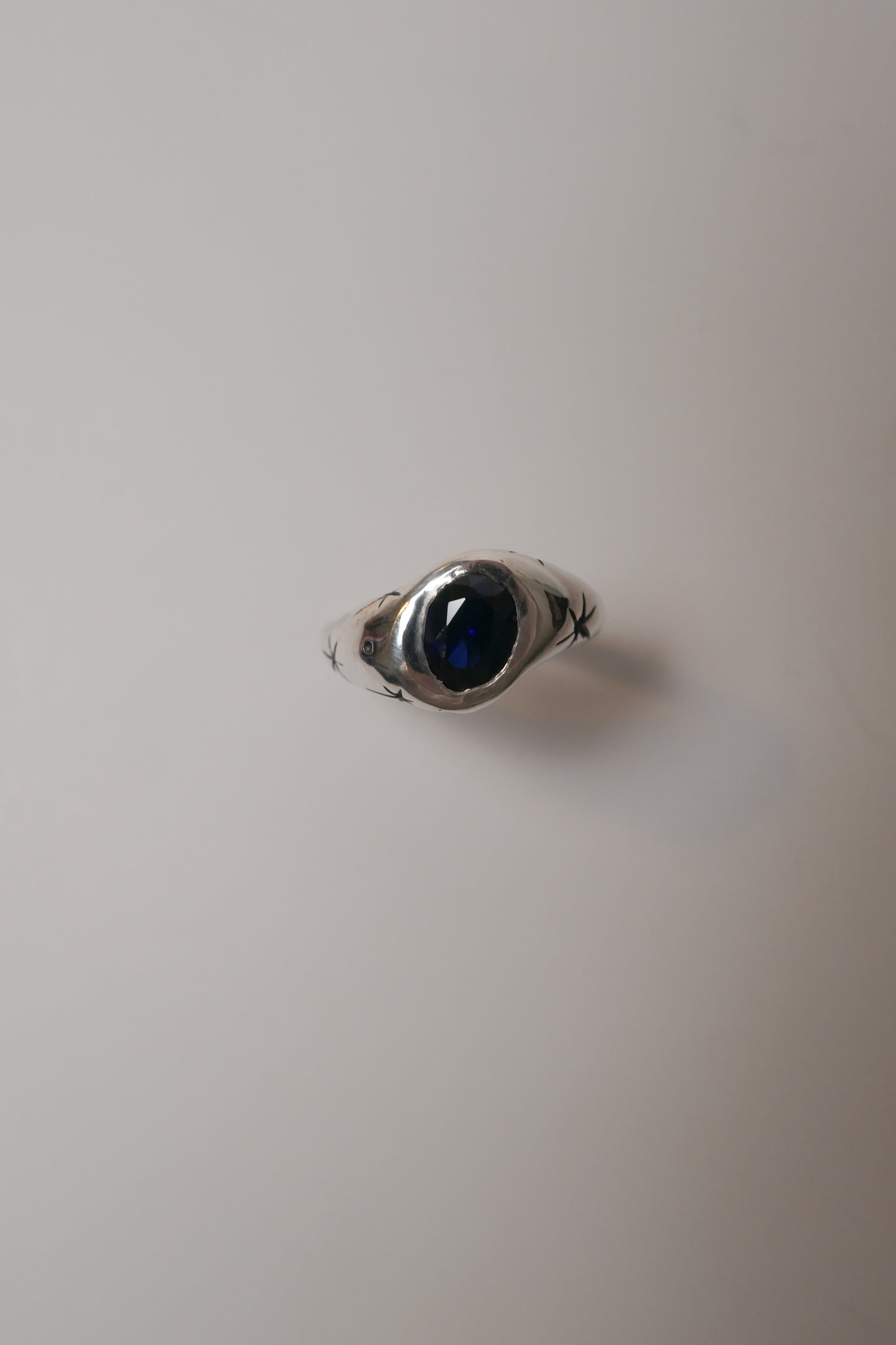 Petit Nocturne Ring